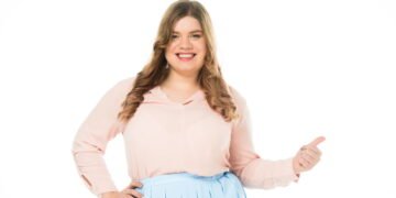 Beleza e estilo sem padrões, a revolução da moda plus size em 2025
