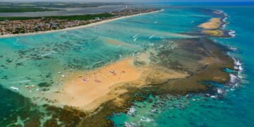 Esse paraíso litorâneo perto de Recife vai te encantar com suas praias e belezas naturais
