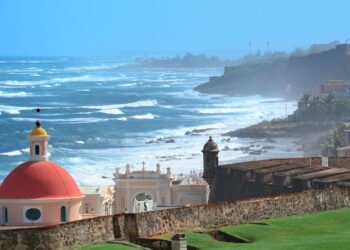 Ilha caribenha com belezas naturais que parecem de outro mundo