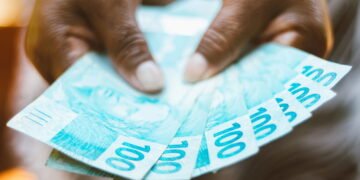 Aposentados vão receber 13º salário entre abril e junho deste ano