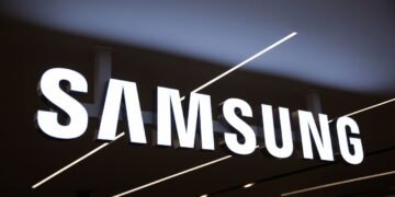 Atualização da Samsung causa falhas graves e é suspenso