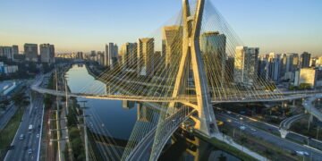 Conheça a cidade que não dorme e está mudando nossa relação com o tempo!