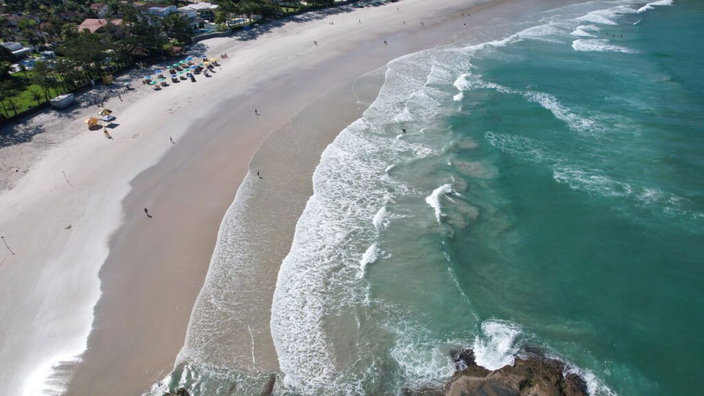 Conheça a cidade com as praias mais lindas e desertas do Brasil!