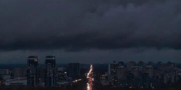 Apagão em massa deixa Europa no escuro nesta segunda-feira