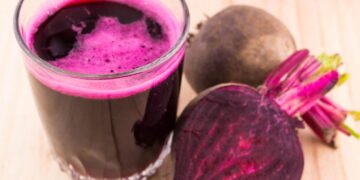 O que um simples copo de suco antes do treino pode fazer pelo seu corpo