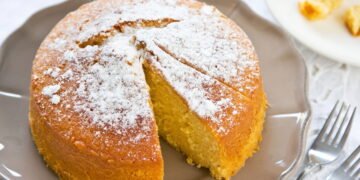 Sabor de infância e aconchego em cada fatia desse bolo amanteigado