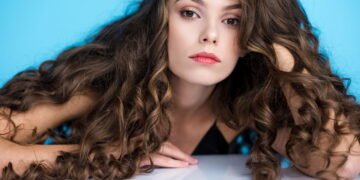 Cabelos cacheados se tornam símbolo de força e identidade em todo o Brasil