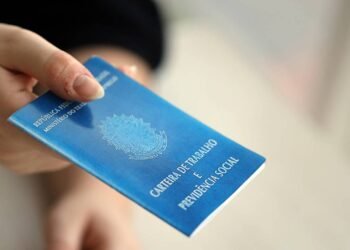 Fim das férias de 30 dias? Nova lei trabalhista muda jeito de tirar férias em 2025