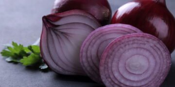 Como plantar cebola roxa com sucesso em qualquer espaço