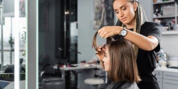 O corte em camadas que faz o maior sucesso entre cacheadas e onduladas