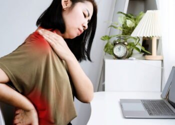 Mulheres sentem mais dor que homens? Entenda as diferenças na percepção da dor crônica