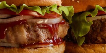 Rede de fast food decreta falência após demissão em massa