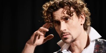 Os cortes mais estilosos para homens com cabelo cacheado em 2025