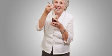 Por que o chocolate amargo é a melhor escolha para a saúde dos idosos; confira