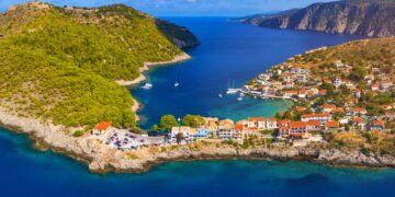 Você ainda não conhece a ilha grega que virou o novo paraíso europeu