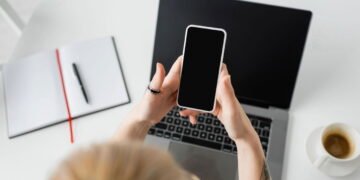 O segredo que os nômades digitais usam para multiplicar dinheiro viajando