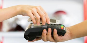 Pagamento por aproximação facilita, mas quem usa precisa de atenção com esse motivo