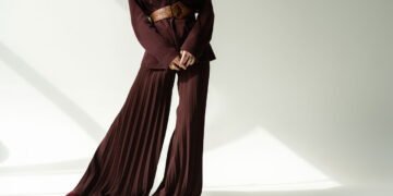 As calças pantalonas voltaram com tudo e prometem transformar seu guarda-roupa