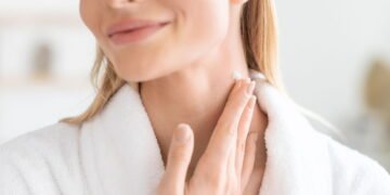 Cuidados com o pescoço, como manter a pele firme e prevenir sinais de envelhecimento