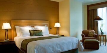 Você sabe o que é Bedscaping? Nova tendência transforma sua cama em um refúgio emocional