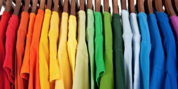 As cores da moda em cada estação, como adaptar seu estilo às tendências do ano todo