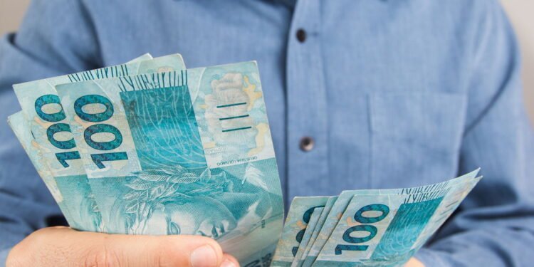 Reajuste do salário mínimo pode redefinir a economia brasileira