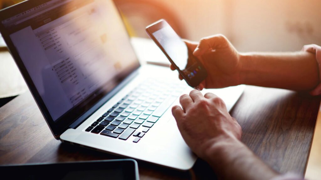 O perigo por trás de uma simples ligação, IA clona vozes e facilita novos golpes financeiros