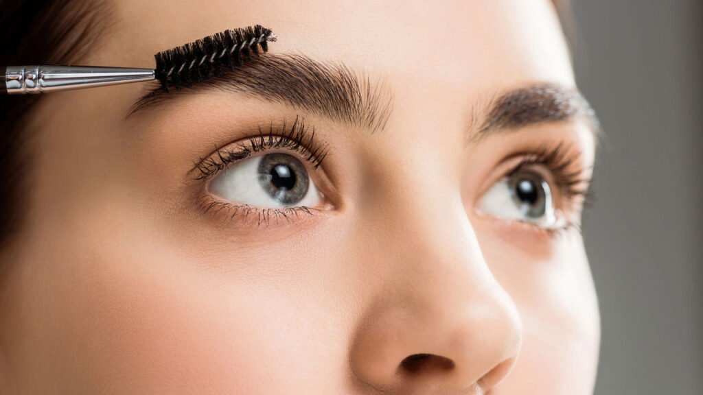 Truques para preencher falhas nas sobrancelhas de forma natural