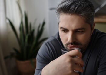 Sinais claros de que um homem não sente mais alegria no dia a dia