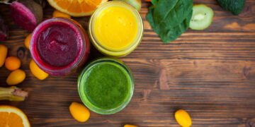 Sucos naturais que rejuvenescem, benefícios para a pele e receita fácil