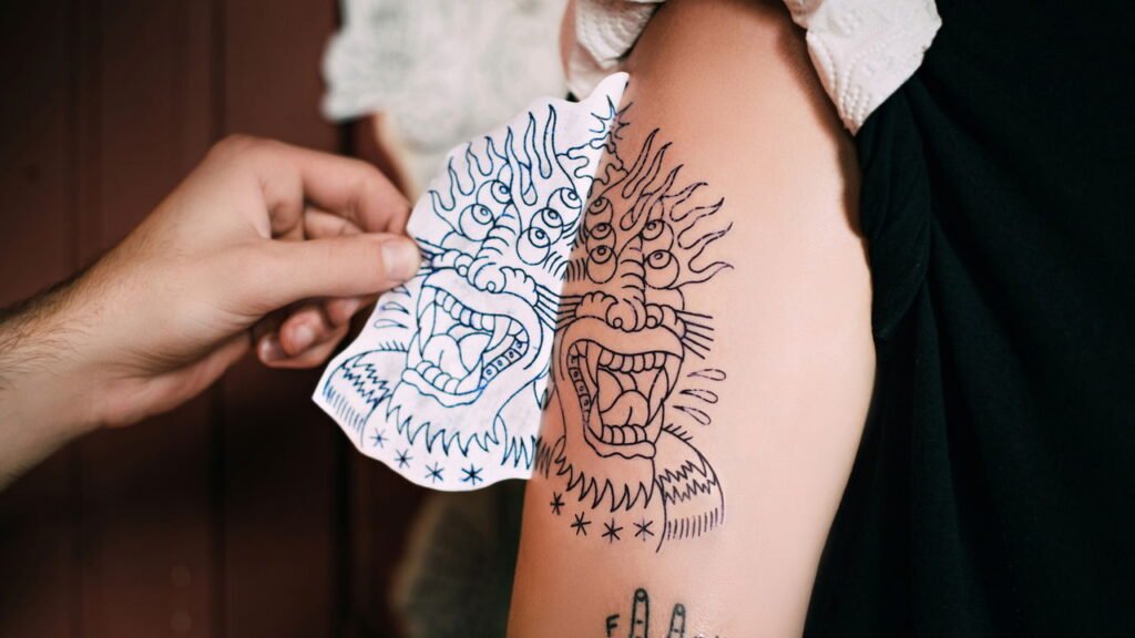 Tatuagens em alta em 2025 os estilos mais buscados do momento