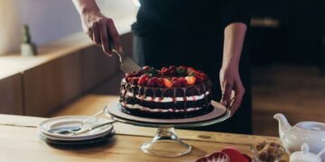 O segredo dessa torta de chocolate viral está na sua simplicidade