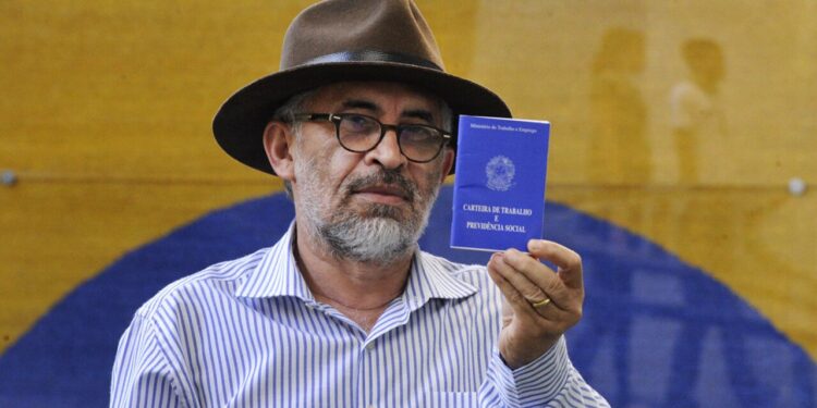 Adeus à idade mínima na aposentadoria! Nova lei do INSS beneficia trabalhadores com carteira assinada