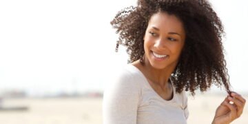 Os cachos mudam no verão por um motivo que poucos conhecem