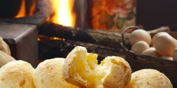 Pão de queijo com 3 ingredientes muito fácil de fazer