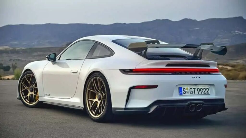 Porsche celebra 25 anos do GT3 com versão 992.2 de 502cv aspirado