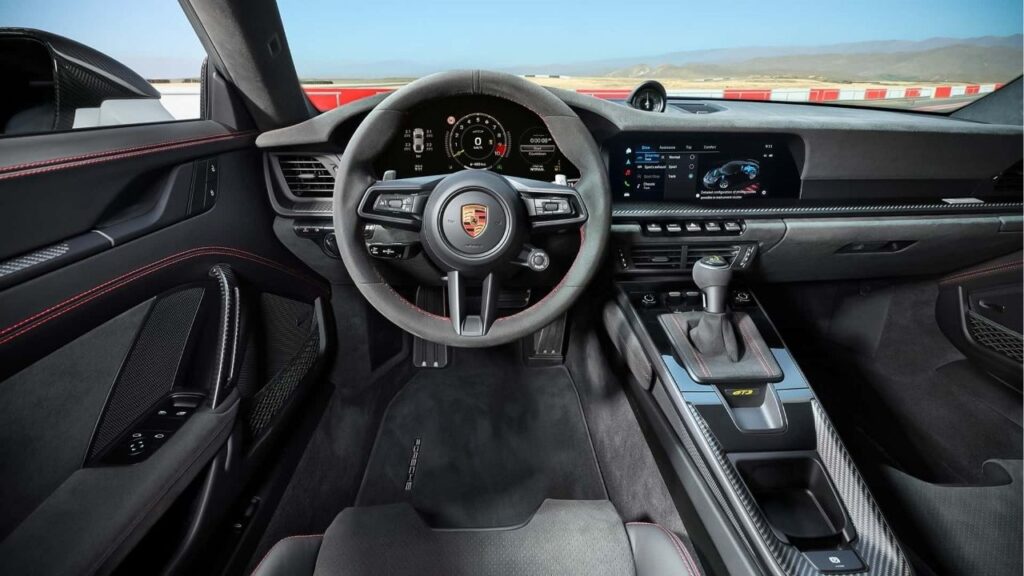 Porsche celebra 25 anos do GT3 com versão 992.2 de 502cv aspirado