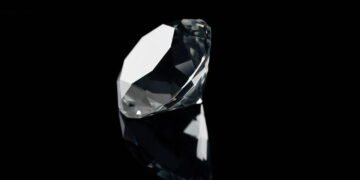 Diamante de 2.492 quilates é encontrado e entra para a história da mineração