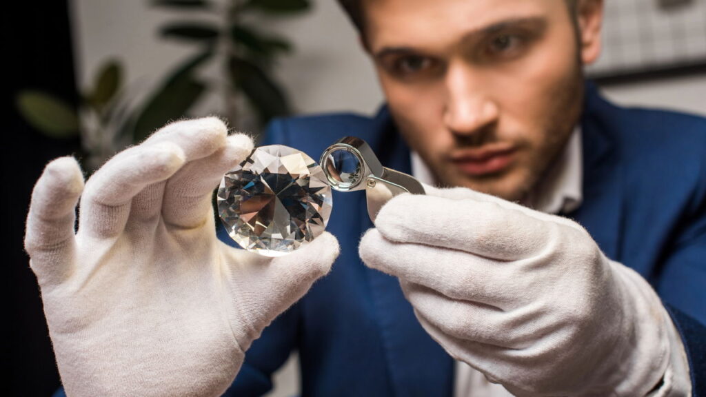 Diamante de 2.492 quilates é encontrado e entra para a história da mineração