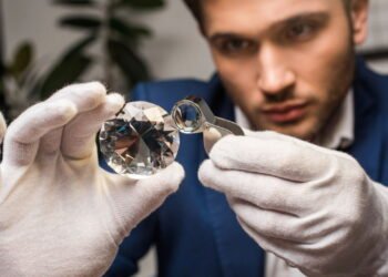 Diamante de 2.492 quilates é encontrado e entra para a história da mineração