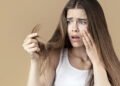 Frizz nunca mais! 7 dicas que podem mudar sua rotina capilar