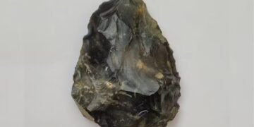 Machado neandertal de 50 mil anos atrás é encontrado por criança na Inglaterra