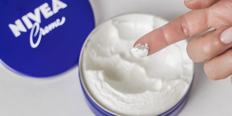 O que os testes revelaram sobre o famoso creme de lata azul da Nivea