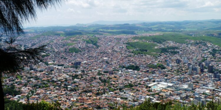 Top 10 as cidades mais felizes de Minas Gerais em 2025