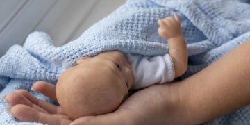 Engraçado ou preocupante? Proposta busca multar pessoas que levam "bebê reborn" para atendimento médico em Minas