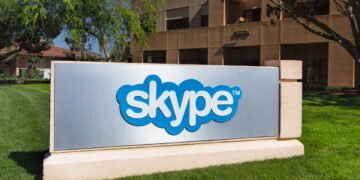 Skype é descontinuado após 22 anos e deixa legado na história das chamadas online