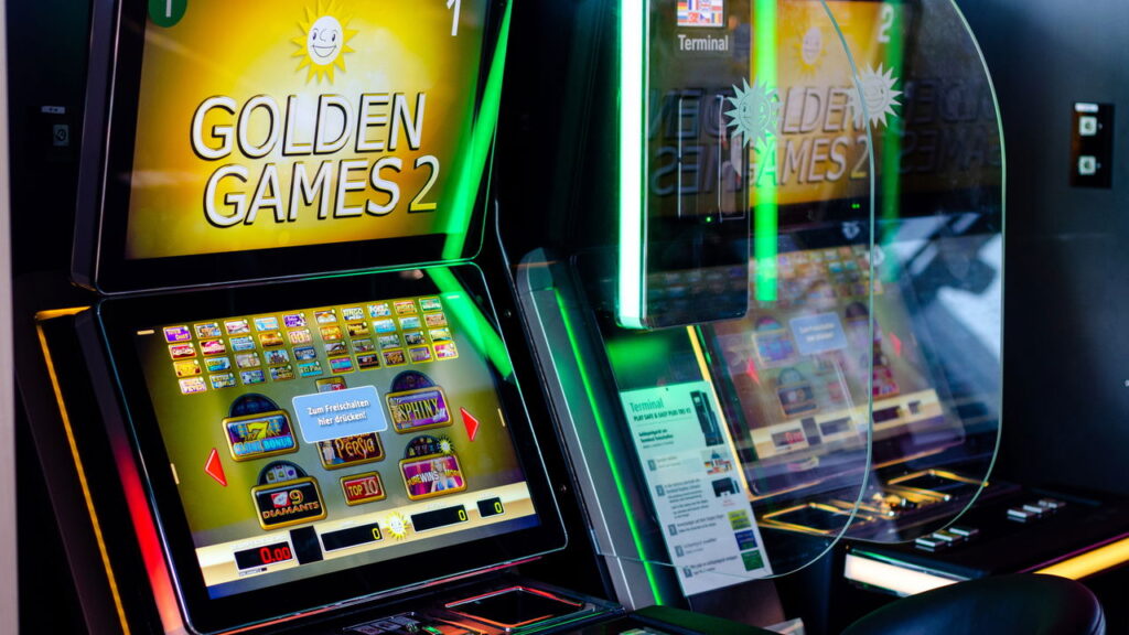 Conheça os truques psicológicos por trás dos slots onlines e entenda por quê é tão viciante