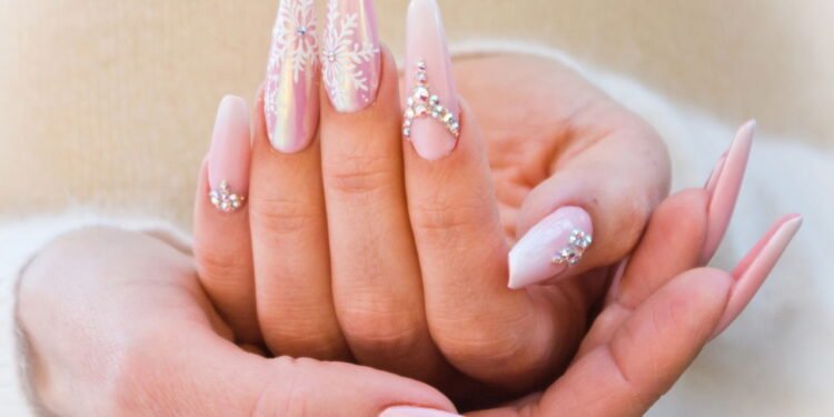 Unhas decoradas criativas e estilosas para arrasar no verão 2025