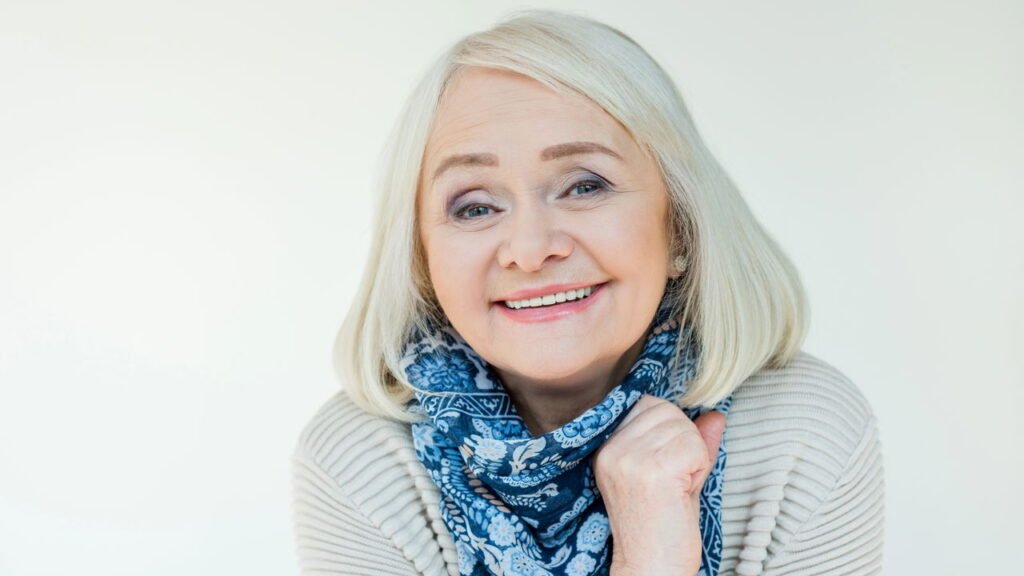 5 cuidados essenciais para manter seus fios brancos impecáveis