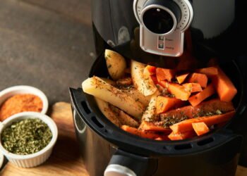 Amvox aposta em tecnologia e cria air fryer inteligente